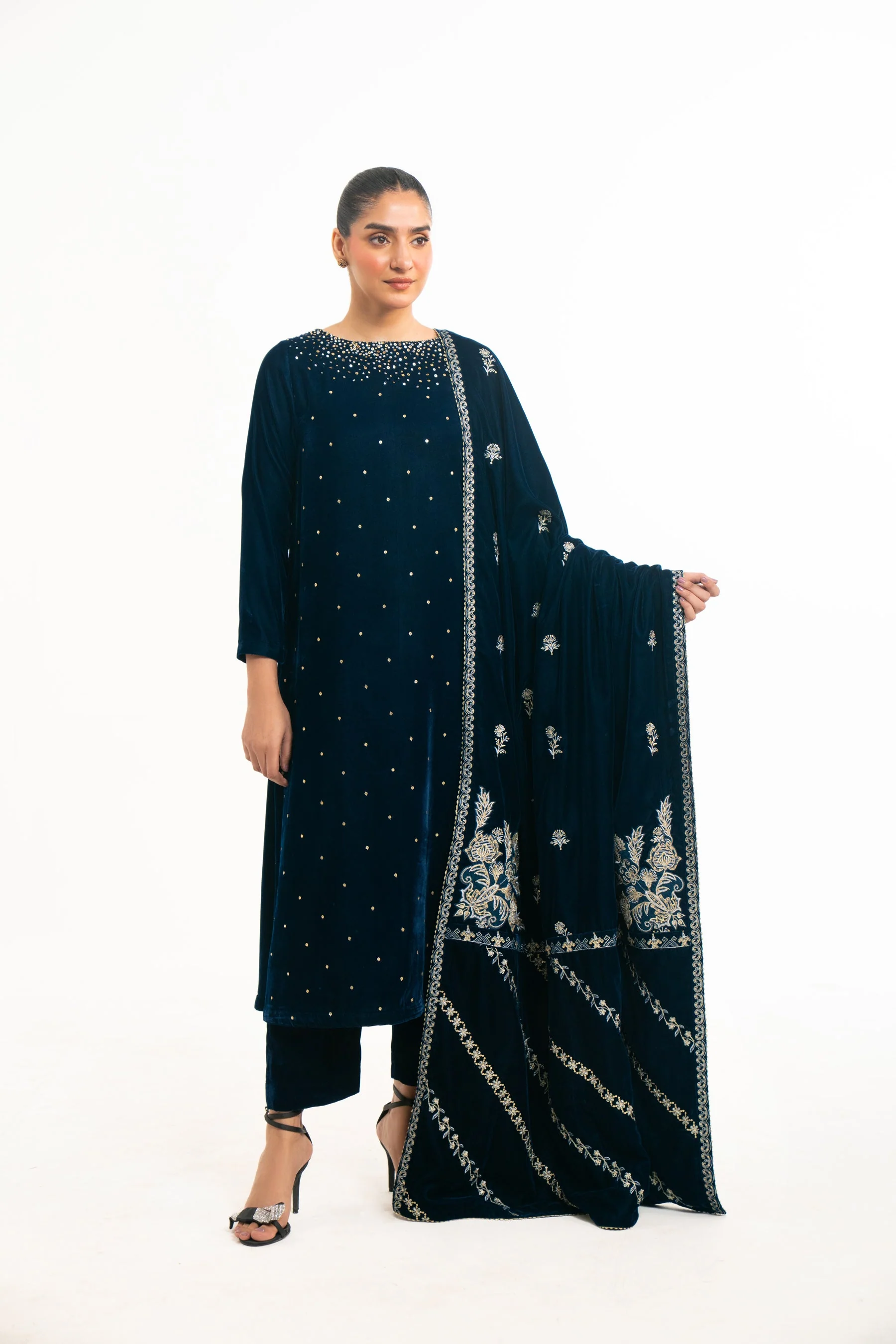 EMBROIDERED VELVET SHAWL (FACTORY E-OUTLET) - Image 5