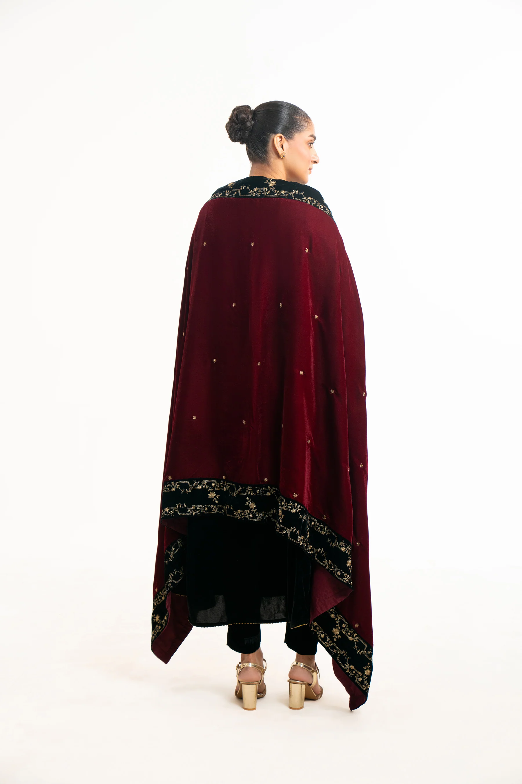EMBROIDERED VELVET SHAWL - Image 3