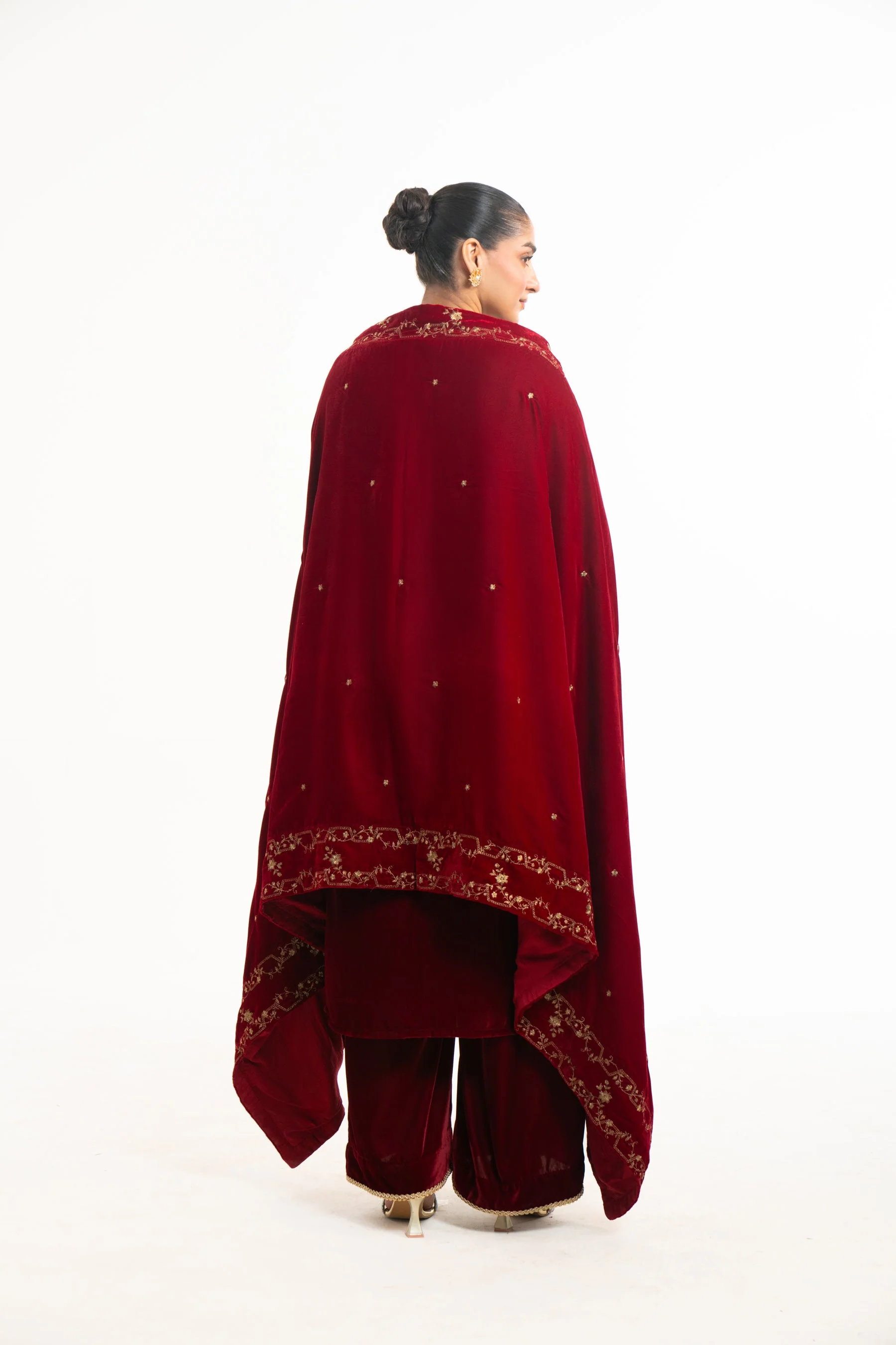 EMBROIDERED VELVET SHAWL (FACTORY E-OUTLET) - Image 4